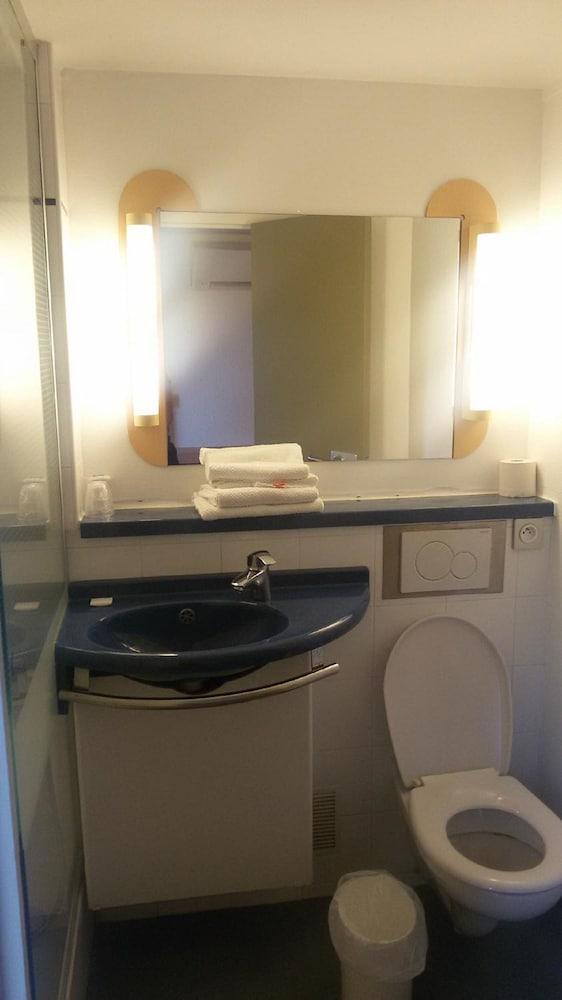 Ibis Budget Villefranche Limas 외부 사진