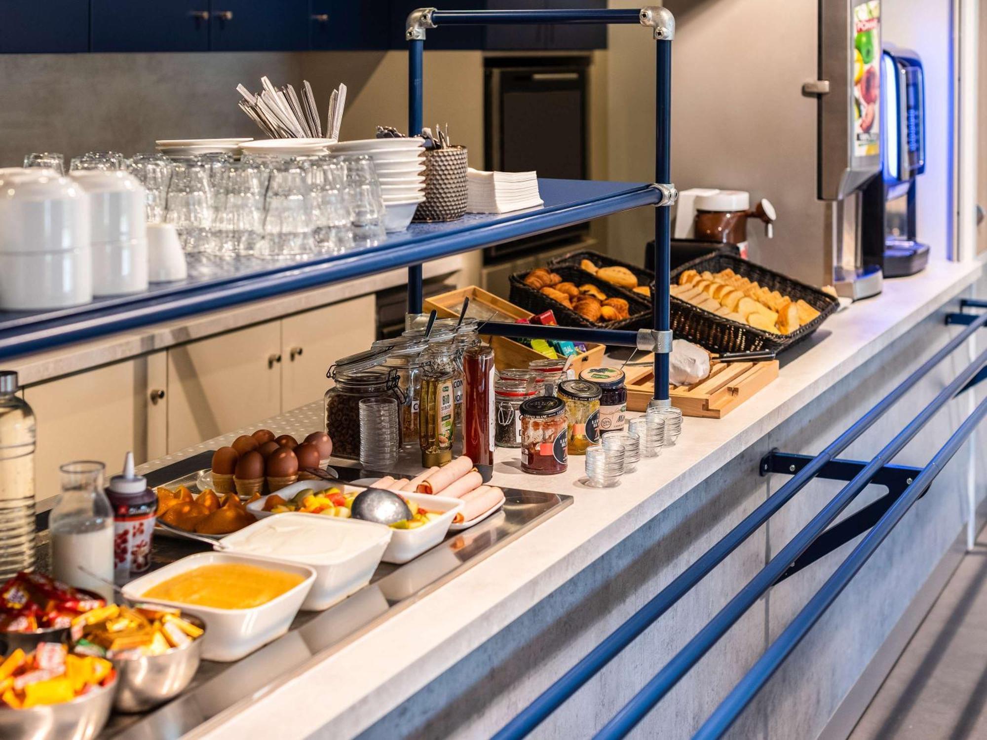 Ibis Budget Villefranche Limas 외부 사진