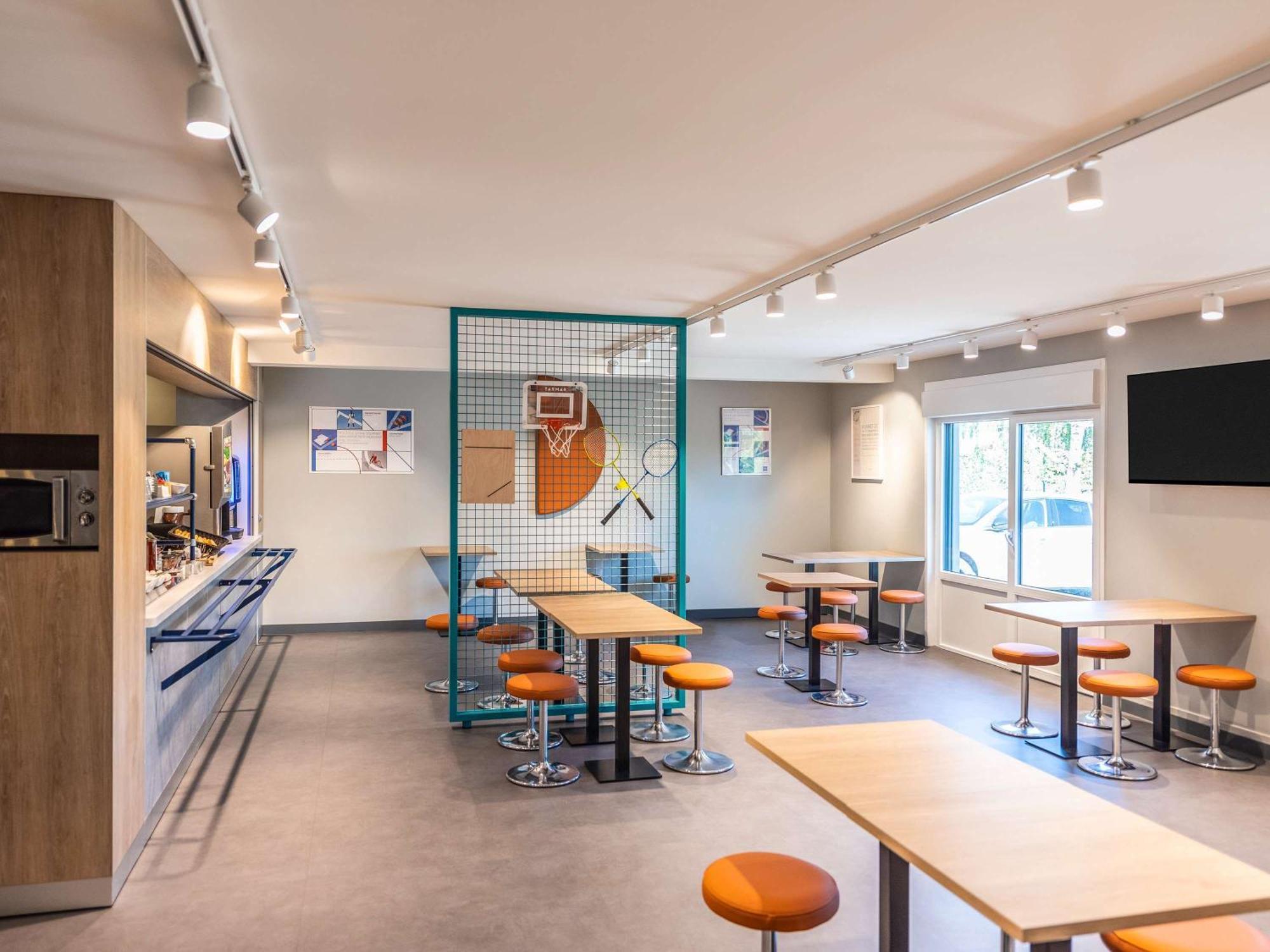 Ibis Budget Villefranche Limas 외부 사진