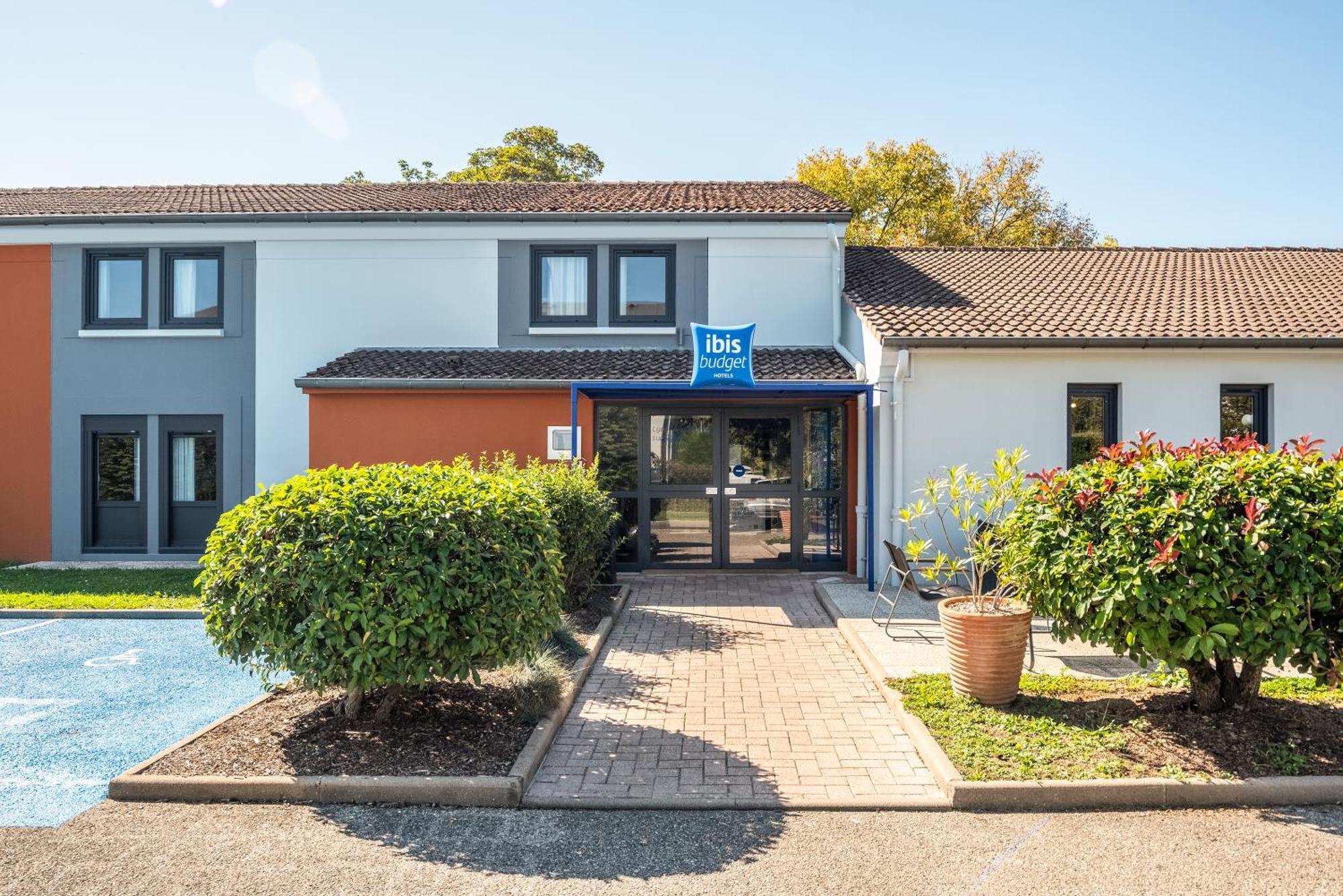 Ibis Budget Villefranche Limas 외부 사진
