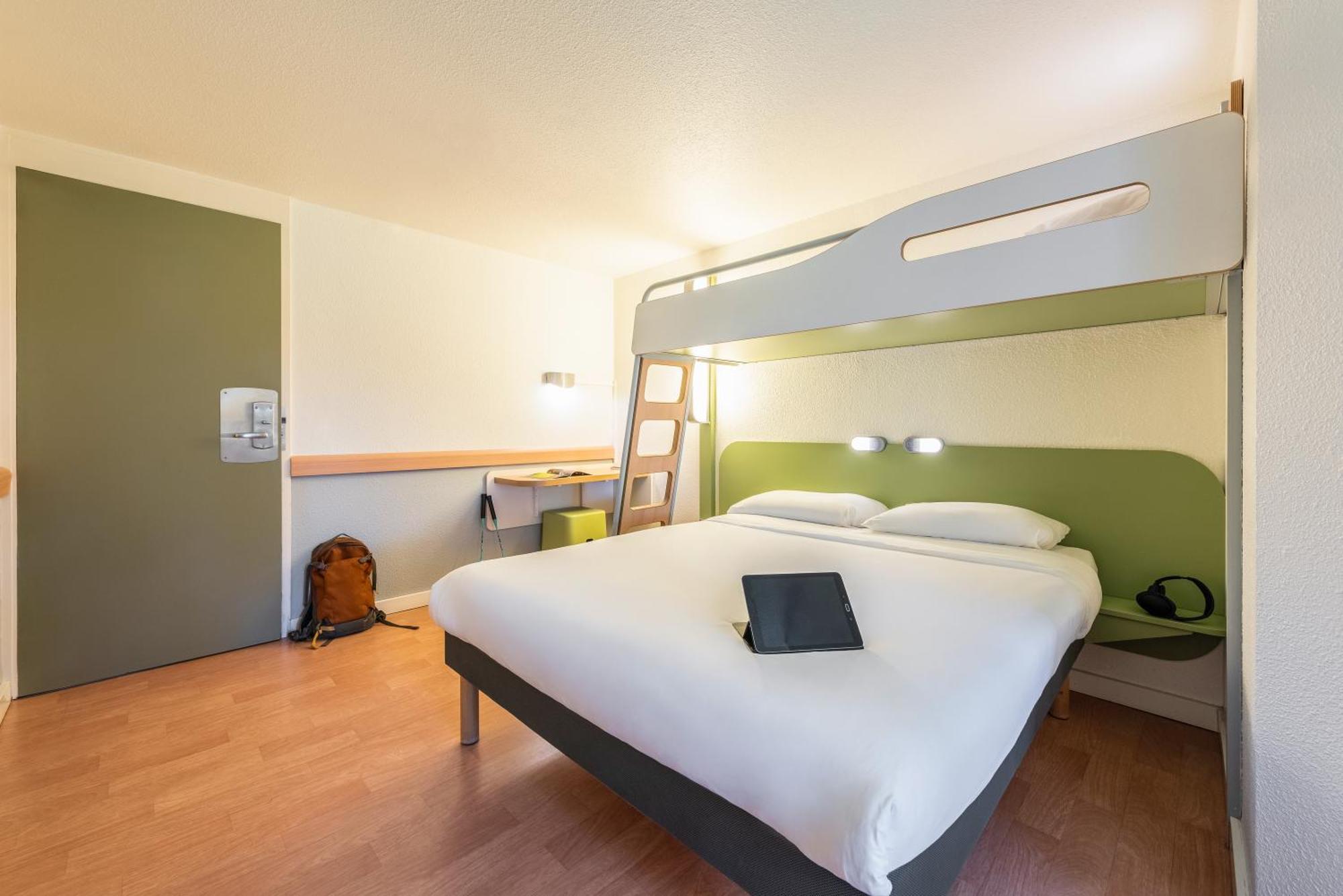 Ibis Budget Villefranche Limas 외부 사진