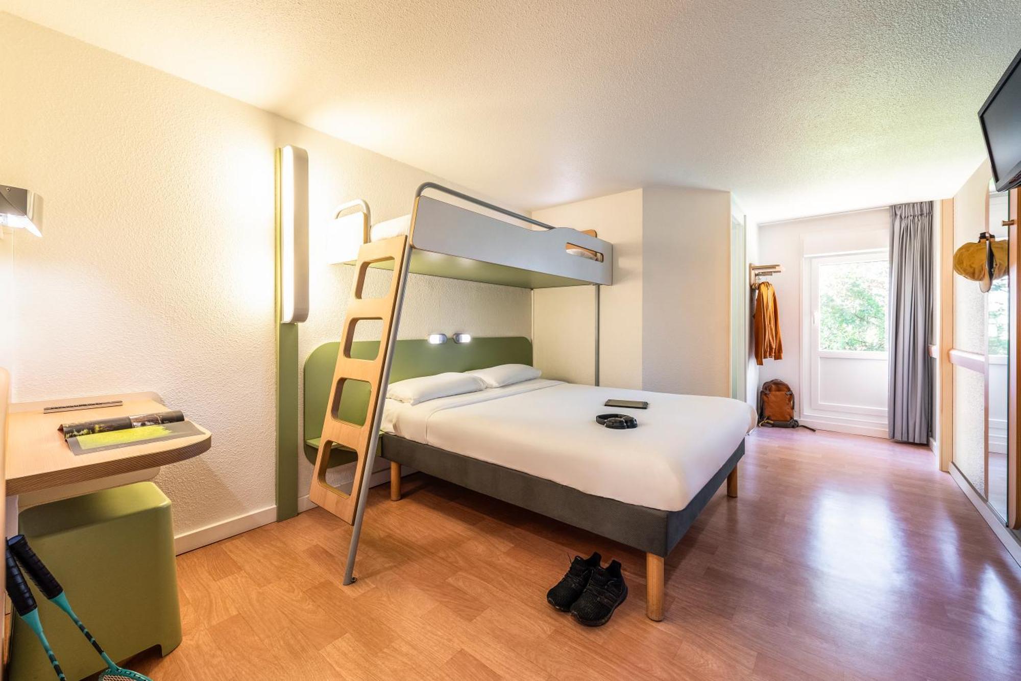 Ibis Budget Villefranche Limas 외부 사진