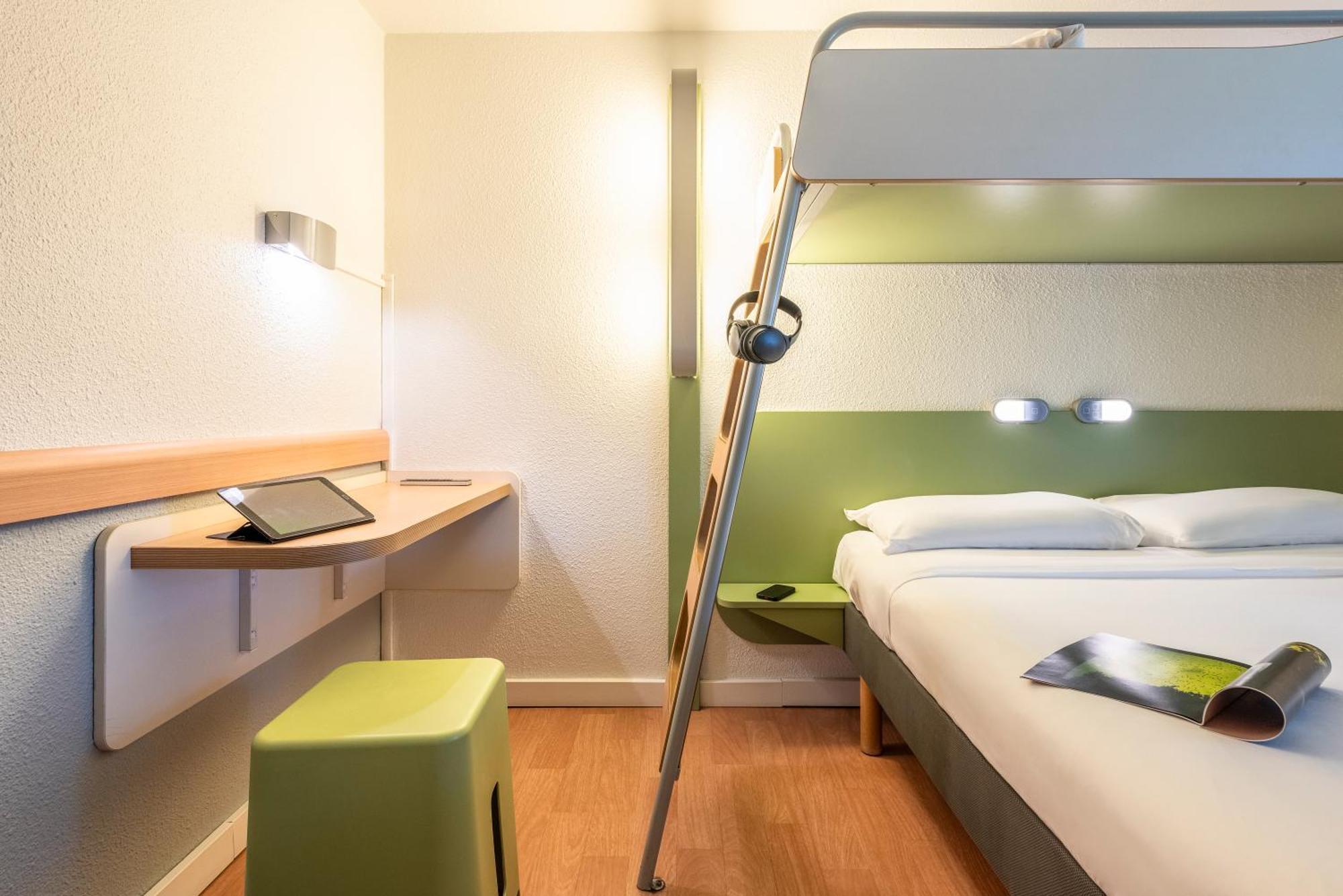Ibis Budget Villefranche Limas 외부 사진
