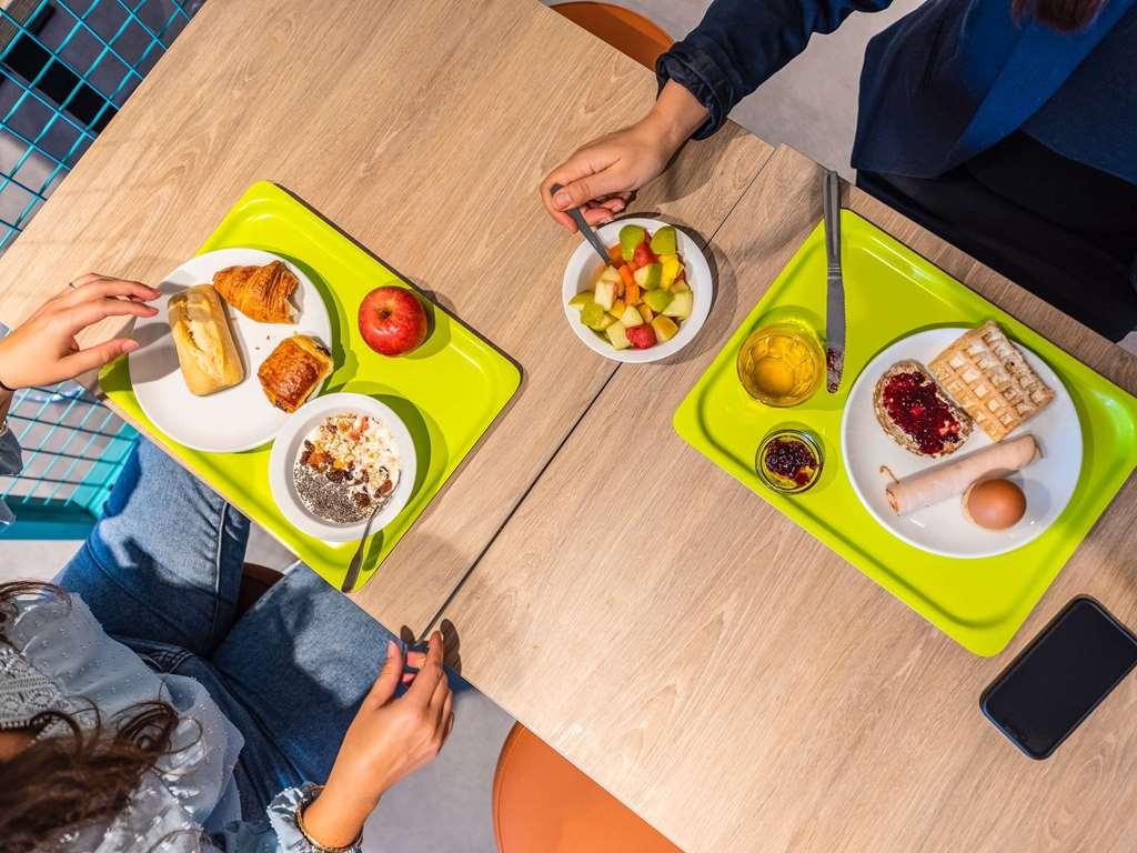 Ibis Budget Villefranche Limas 레스토랑 사진